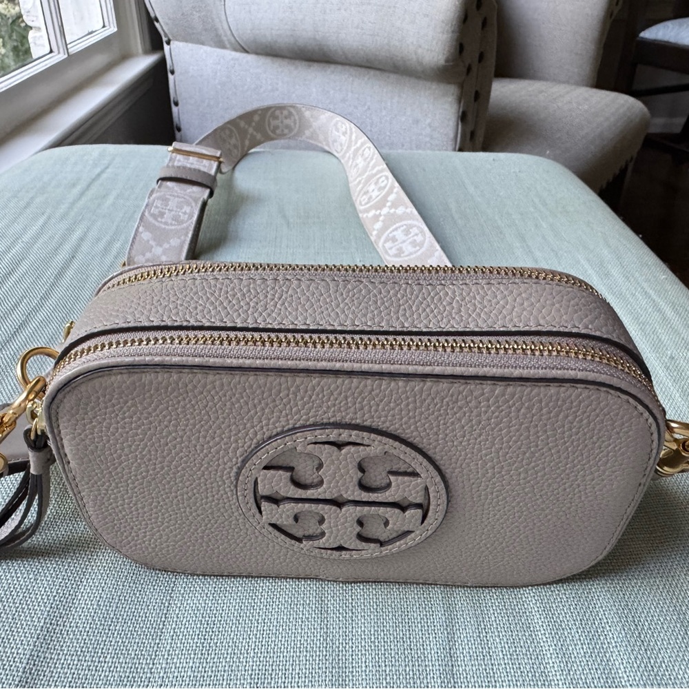 Tory Burch light beige Crossbody Bag with Adjustable Strap and Minimalist Design